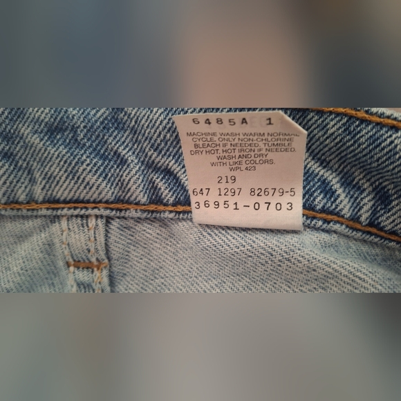 VTG 90s Levi's relaxed fit 12 reg Women's Denim Jean Shorts 33" Waist - Picture 4 of 10